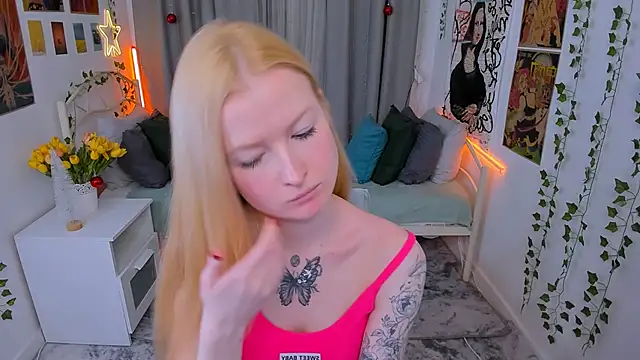 Snapshot of Laly_Peach chatting on 12/22/24, 11:33 Laly Peach online show from 12/22/24, 11:33