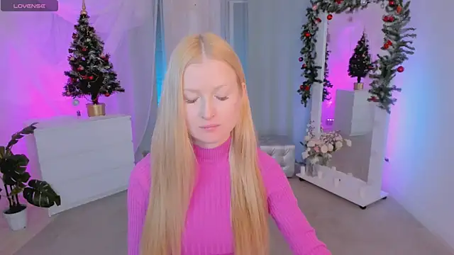 Snapshot of Laly_Peach chatting on 12/28/24, 03:48 Laly Peach online show from 12/28/24, 03:48