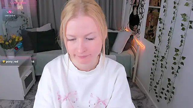 Snapshot of Laly_Peach chatting on 01/10/25, 07:32 Laly Peach online show from 01/10/25, 07:32