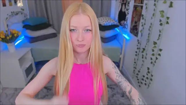 Snapshot of Laly_Peach chatting on 01/12/25, 03:57 Laly Peach online show from 01/12/25, 03:57