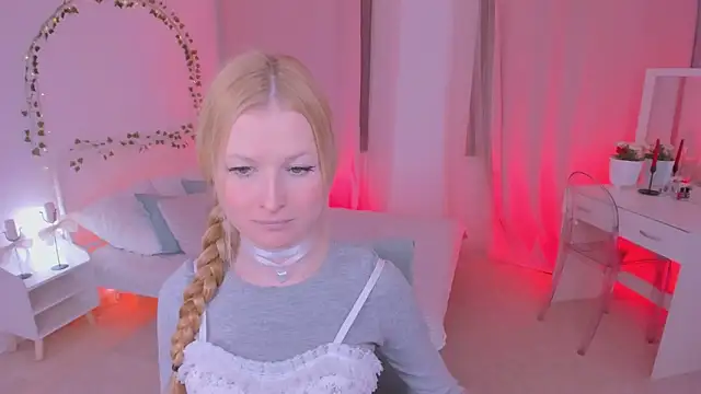 Snapshot of Laly_Peach chatting on 02/06/25, 04:36 Laly Peach online show from 02/06/25, 04:36