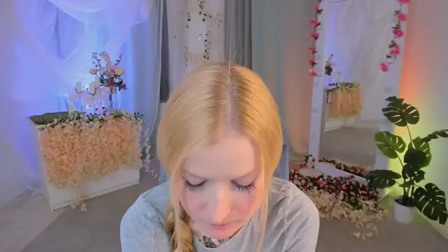 Snapshot of Laly_Peach chatting on 02/10/25, 05:30 Laly Peach online show from 02/10/25, 05:30