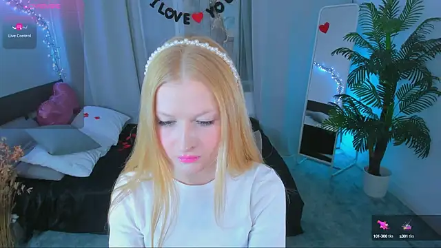 Snapshot of Laly_Peach chatting on 02/16/25, 04:32 Laly Peach online show from 02/16/25, 04:32
