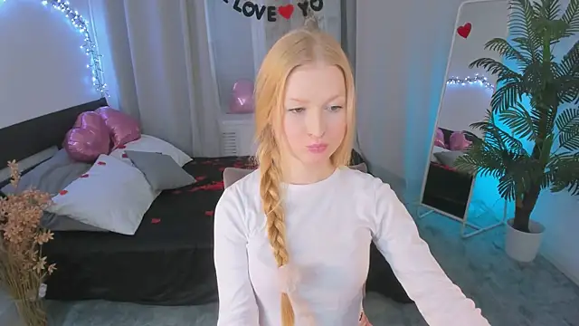 Snapshot of Laly_Peach chatting on 02/17/25, 04:15 Laly Peach online show from 02/17/25, 04:15