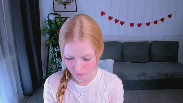 Snapshot of Laly_Peach chatting on 02/19/25, 11:28 Laly Peach online show from 02/19/25, 11:28