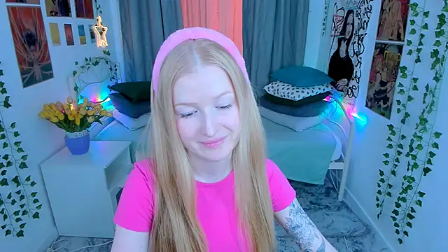 Snapshot of Laly_Peach chatting on 03/01/25, 03:49 Laly Peach online show from 03/01/25, 03:49