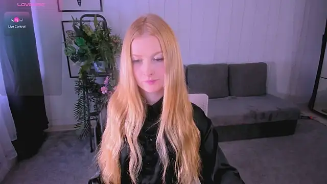 Snapshot of Laly_Peach chatting on 03/07/25, 05:06 Laly Peach online show from 03/07/25, 05:06