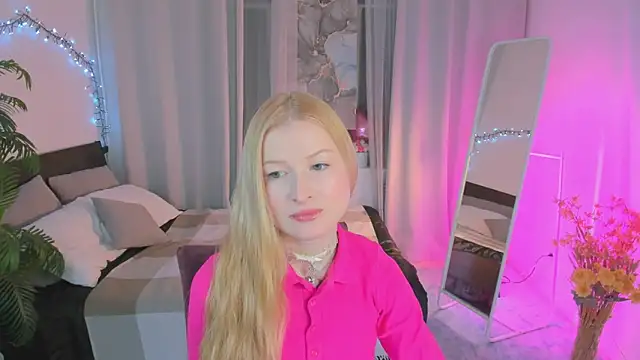 Snapshot of Laly_Peach chatting on 03/15/25, 04:43 Laly Peach online show from 03/15/25, 04:43
