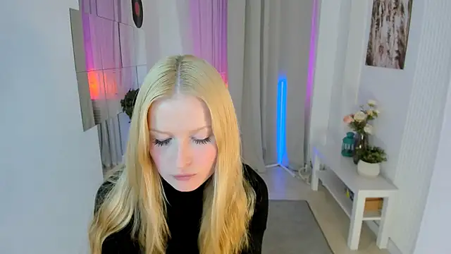 Snapshot of Laly_Peach chatting on 09/17/25, 11:34 Laly Peach online show from 09/17/25, 11:34