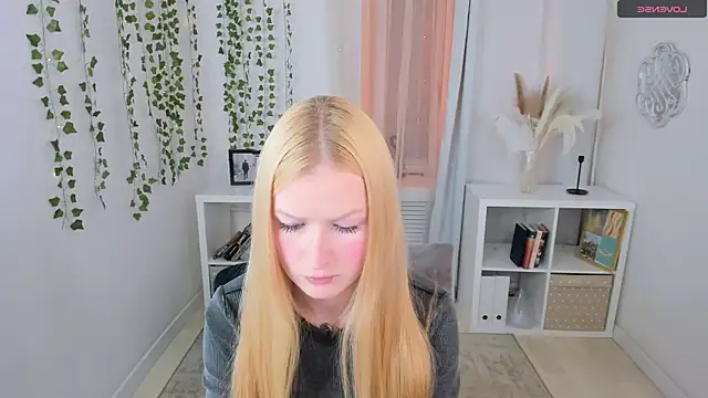 Snapshot of Laly_Peach chatting on 10/01/25, 11:27 Laly Peach online show from 10/01/25, 11:27