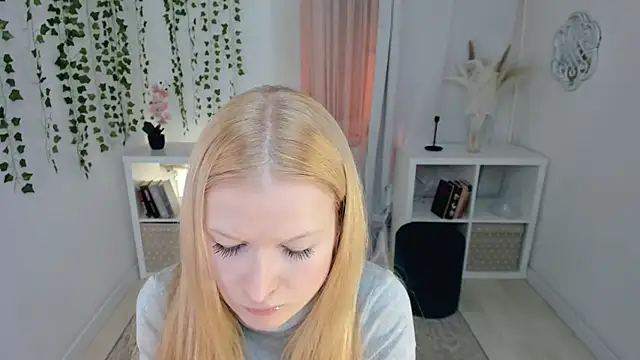 Laly Peach online show from 12/04/25, 04:38