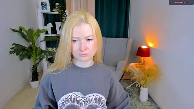 Laly Peach online show from 03/18/26, 11:46