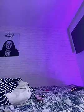 Snapshot of Niky_Love chatting on 12/15/24, 09:13 Niky Love online show from 12/15/24, 09:13