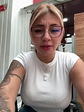 Snapshot of DIANITA_1988 chatting on 12/18/24, 03:55 DIANITA 1988 online show from 12/18/24, 03:55