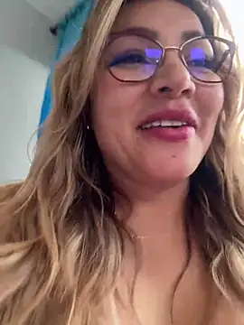 Snapshot of DIANITA_1988 chatting on 01/06/25, 09:54 DIANITA 1988 online show from 01/06/25, 09:54