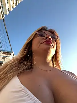 Snapshot of DIANITA_1988 chatting on 01/10/25, 10:15 DIANITA 1988 online show from 01/10/25, 10:15
