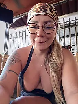 Snapshot of DIANITA_1988 chatting on 01/11/25, 10:07 DIANITA 1988 online show from 01/11/25, 10:07