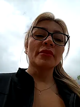 Snapshot of DIANITA_1988 chatting on 02/10/25, 08:00 DIANITA 1988 online show from 02/10/25, 08:00