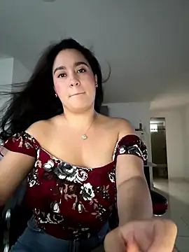 Nina lovi online show from 01/14/26, 10:58