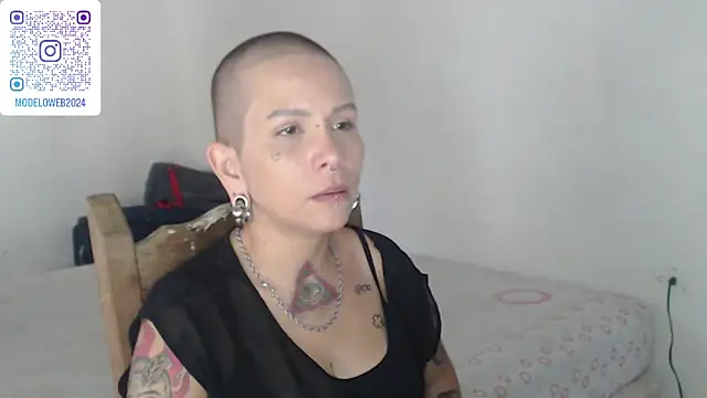 Snapshot of moon_cat85 chatting on 01/27/25, 09:22 moon cat85 online show from 01/27/25, 09:22