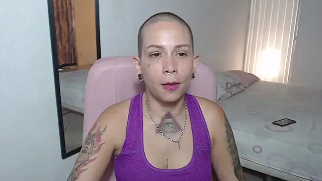 Snapshot of moon_cat85 chatting on 03/02/25, 01:38 moon cat85 online show from 03/02/25, 01:38
