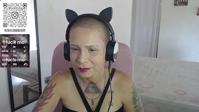 Snapshot of moon_cat85 chatting on 03/05/25, 07:27 moon cat85 online show from 03/05/25, 07:27