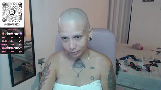 Snapshot of moon_cat85 chatting on 03/08/25, 12:22 moon cat85 online show from 03/08/25, 12:22