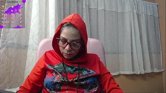 Snapshot of moon_cat85 chatting on 06/22/26, 12:02 moon cat85 online show from 06/22/26, 12:02