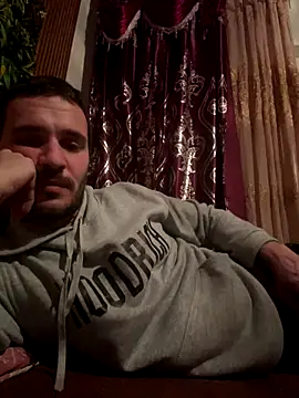 Snapshot of AlexandruUK chatting on 12/04/25, 04:27 AlexandruUK online show from 12/04/25, 04:27