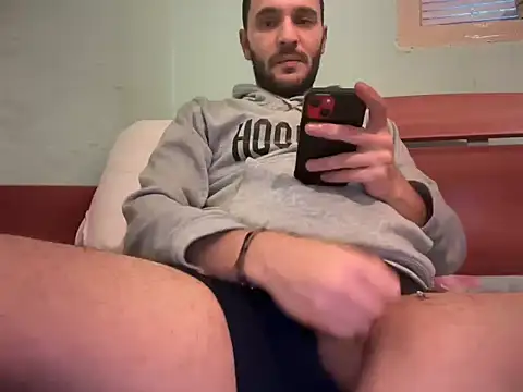 Snapshot of AlexandruUK chatting on 01/11/26, 01:38 AlexandruUK online show from 01/11/26, 01:38