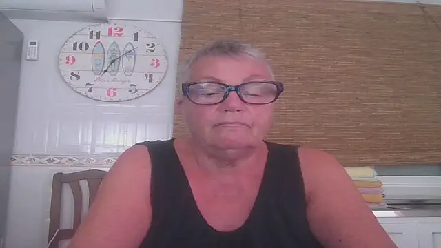 GrannyChrissy68 online show from 10/30/25, 06:08