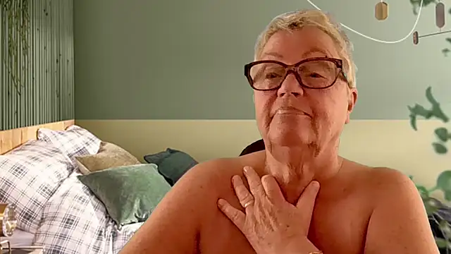 GrannyChrissy68 online show from 03/10/26, 05:40