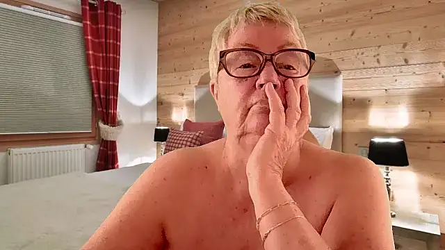 GrannyChrissy68 online show from 04/01/26, 01:41