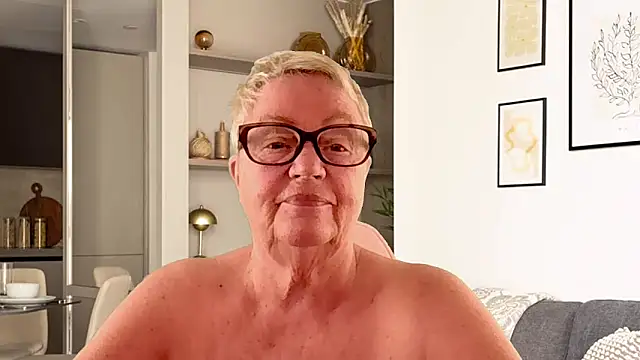 GrannyChrissy68 online show from 04/08/26, 05:02