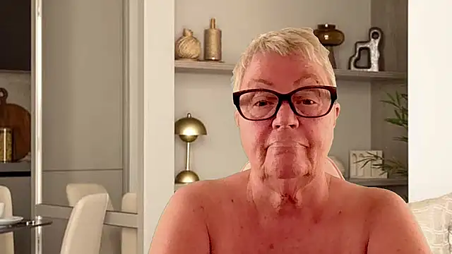 GrannyChrissy68 online show from 04/09/26, 02:11