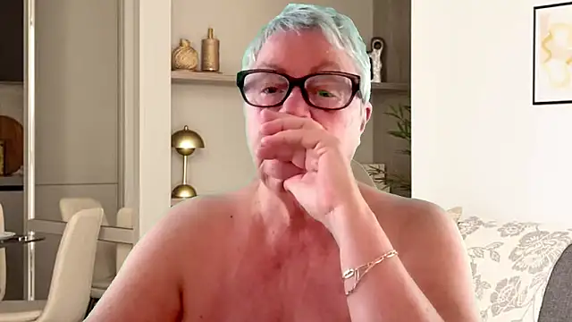 GrannyChrissy68 online show from 04/17/26, 01:25