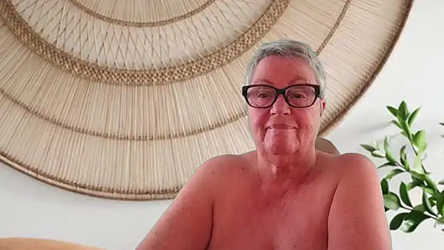 GrannyChrissy68 online show from 05/24/26, 09:09