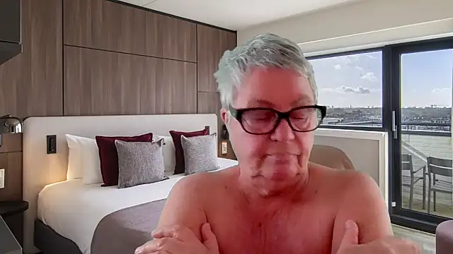 GrannyChrissy68 online show from 06/01/26, 12:40