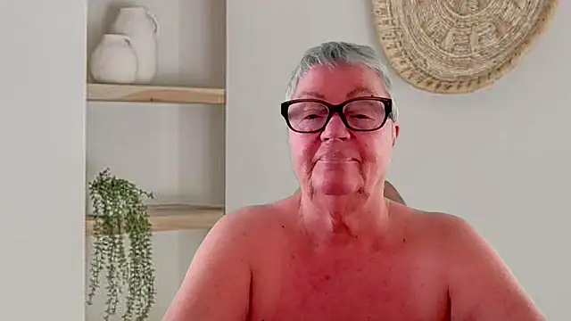 GrannyChrissy68 online show from 07/03/26, 12:11