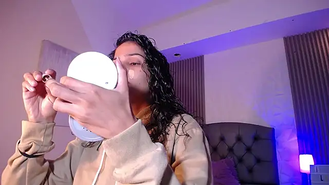 ximena diaz online show from 02/17/25, 09:52