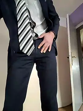 Snapshot of Justforoneday chatting on 12/10/24, 12:05 Justforoneday online show from 12/10/24, 12:05