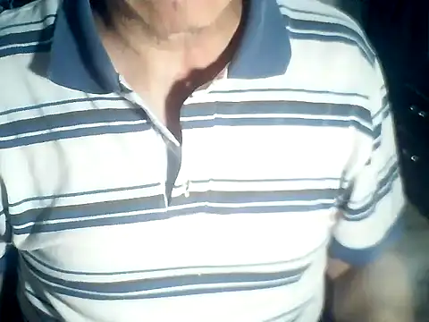 Snapshot of Latinjim29 chatting on 12/17/25, 04:07 Latinjim29 online show from 12/17/25, 04:07