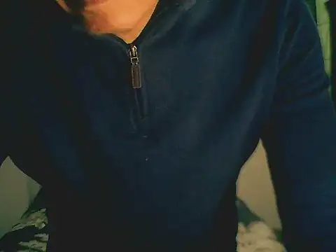 Snapshot of Latinjim29 chatting on 12/19/25, 04:19 Latinjim29 online show from 12/19/25, 04:19