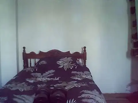 Snapshot of Latinjim29 chatting on 12/21/25, 06:04 Latinjim29 online show from 12/21/25, 06:04