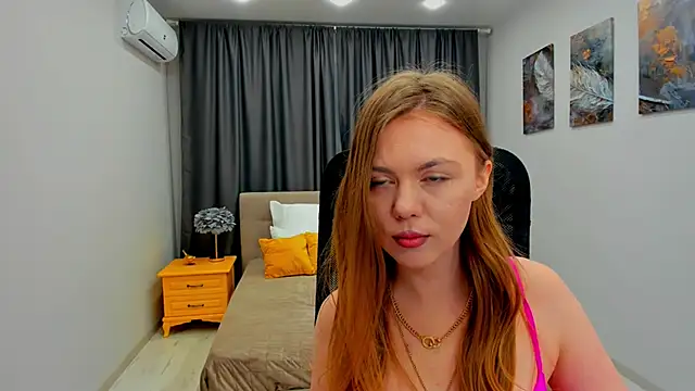 Strawberrye online show from 02/18/25, 06:04