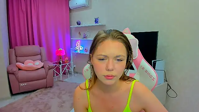 Strawberrye online show from 09/28/25, 03:34