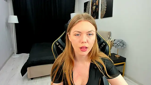 Strawberrye online show from 11/26/25, 03:29