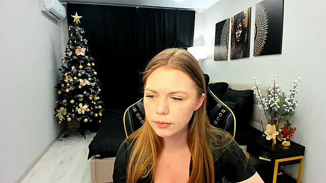 Strawberrye online show from 12/16/25, 03:22