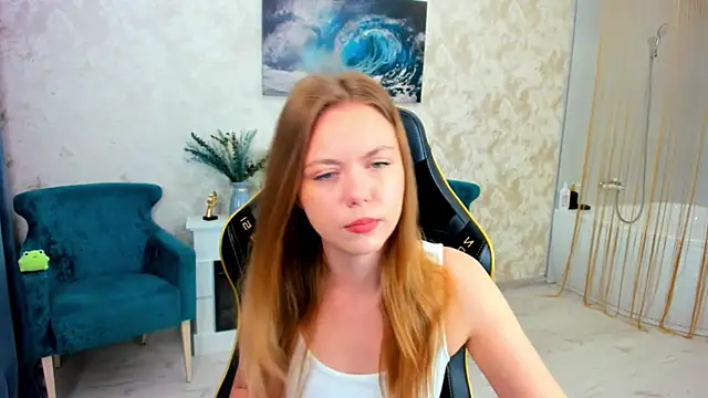 Snapshot of Strawberrye chatting on 06/07/26, 03:21 Strawberrye online show from 06/07/26, 03:21