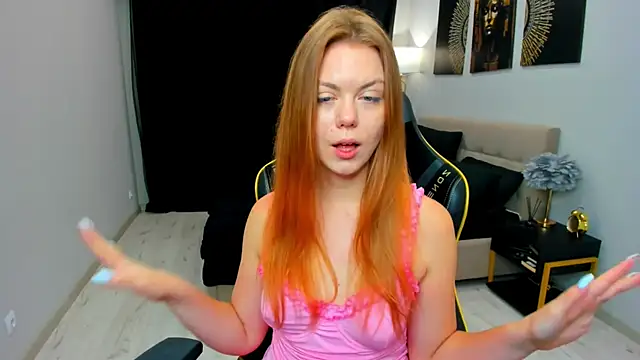 Snapshot of Strawberrye chatting on 06/26/26, 03:33 Strawberrye online show from 06/26/26, 03:33